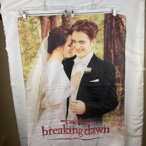 Twilight Breaking Dawn Part 1 Fabric Poster – Edward & Bella Wedding Scene - Picture 2 of 6